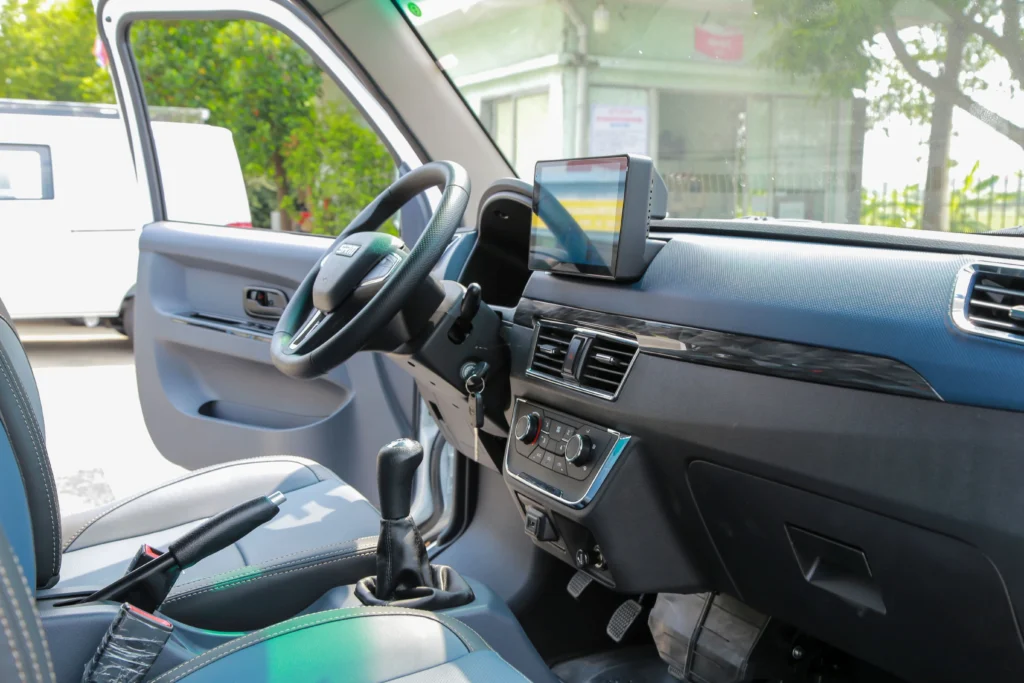 Xe tải van SRM X30P-V2 2 chỗ – Tải trọng 945 kg
